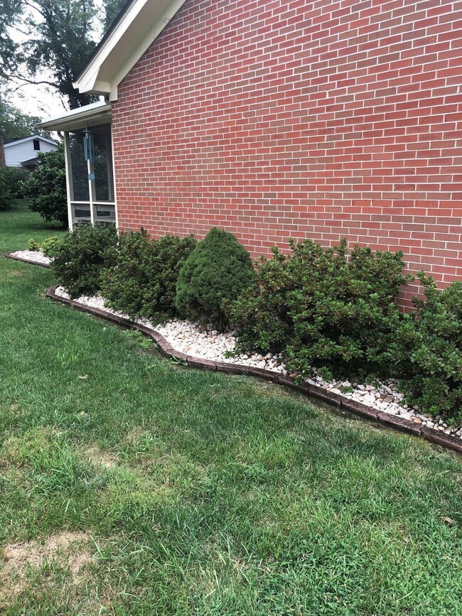 104 Hughes Ave, Berea, KY 40403 - photo 5