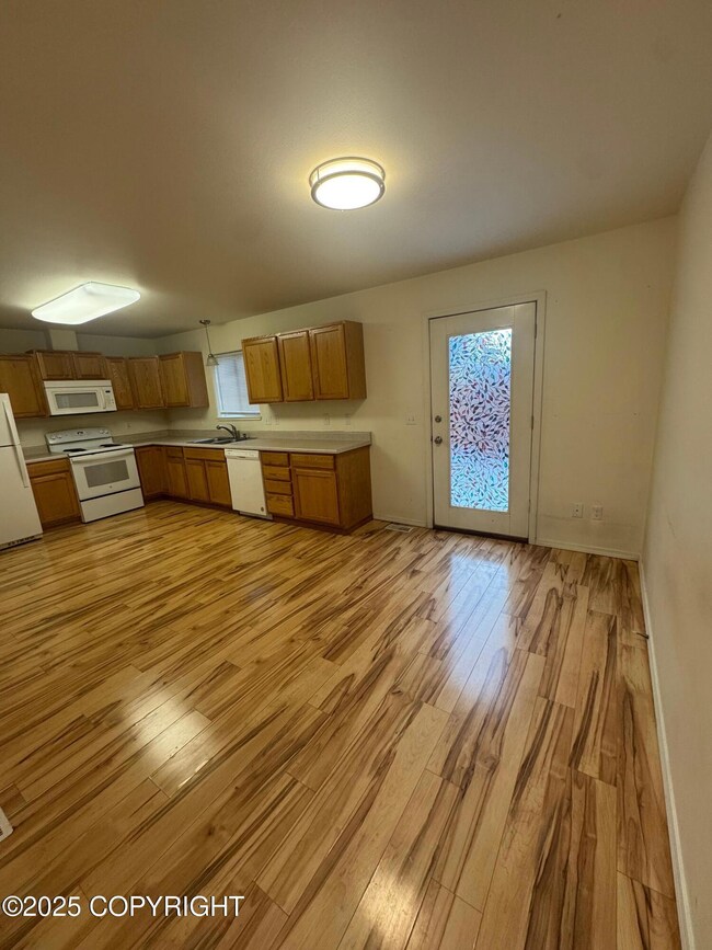 5222 Leslie St unit B, Anchorage, AK 99508 - photo 5