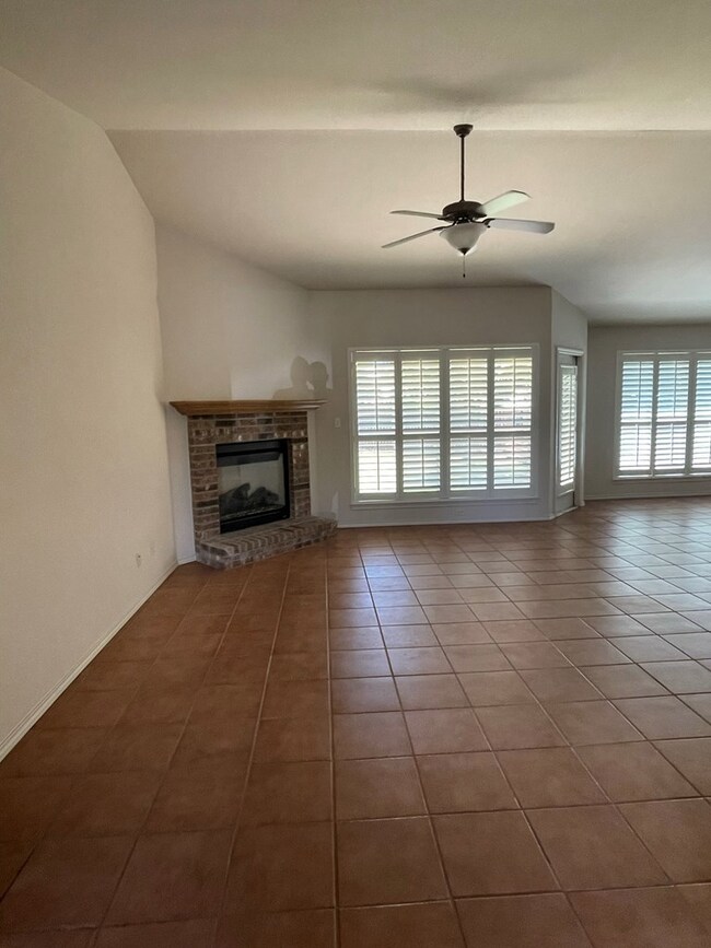 605 Paintbrush Hollow St, Fredericksburg, TX 78624 - photo 3