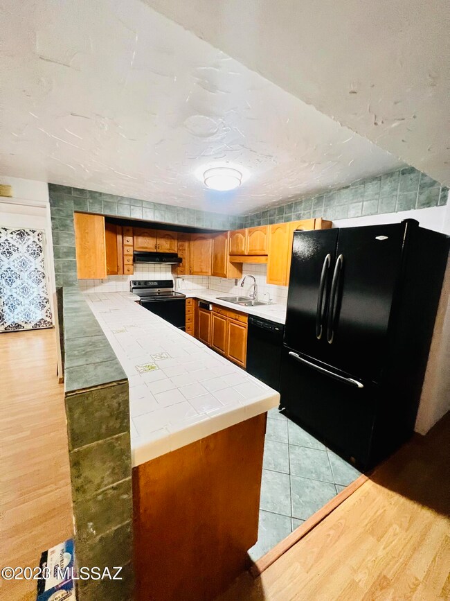 7957 E Nicaragua Dr, Tucson, AZ 85730 - photo 2