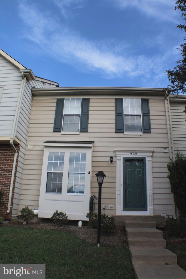 16938 Monmouth Ct, Dumfries, VA 22026 - photo 2