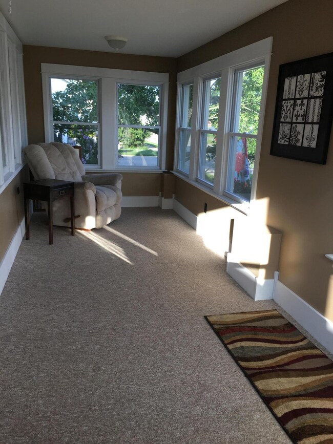 517 Chatham St, Lowell, MI 49331 - photo 4