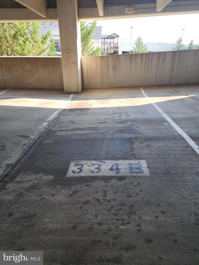 12945 Centre Park Cir unit 307, Herndon, VA 20171 - photo 2