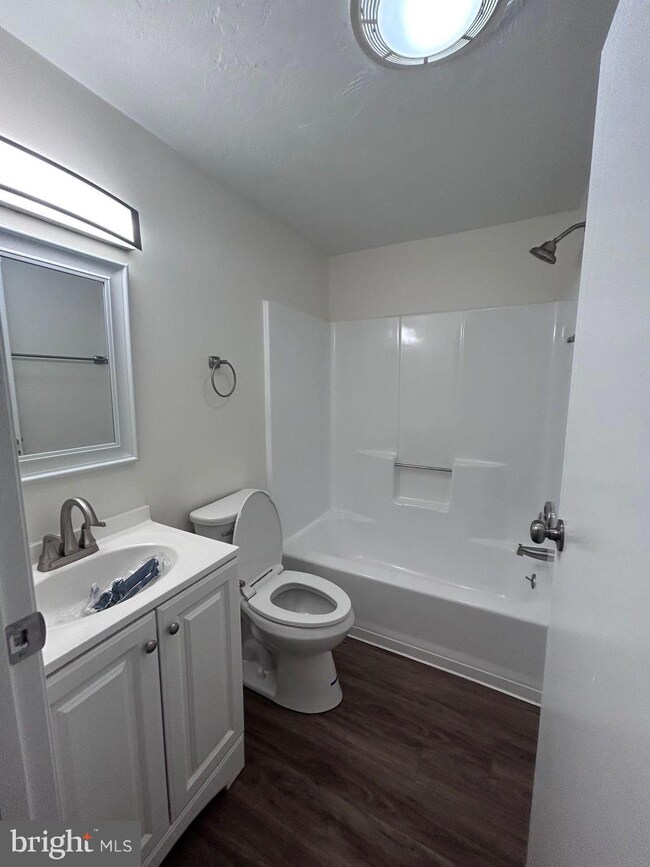 318 320 Maple St unit D, Columbia, PA 17512 - photo 2