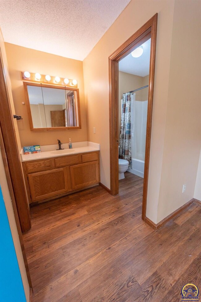 4319 SW Colly Creek Dr, Topeka, KS 66610 - photo 7