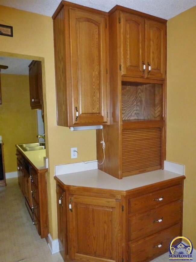 1836 SW Randolph Ave, Topeka, KS 66604 - photo 7