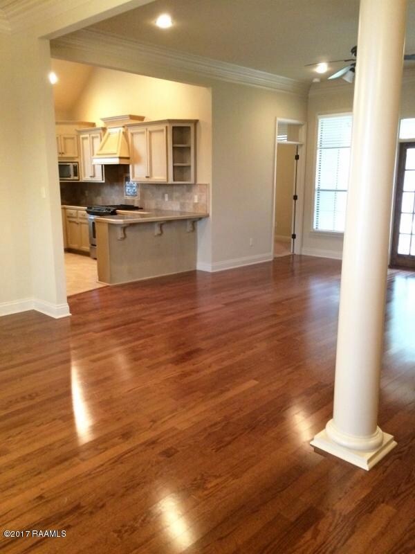 12 Silver Cedar foyer