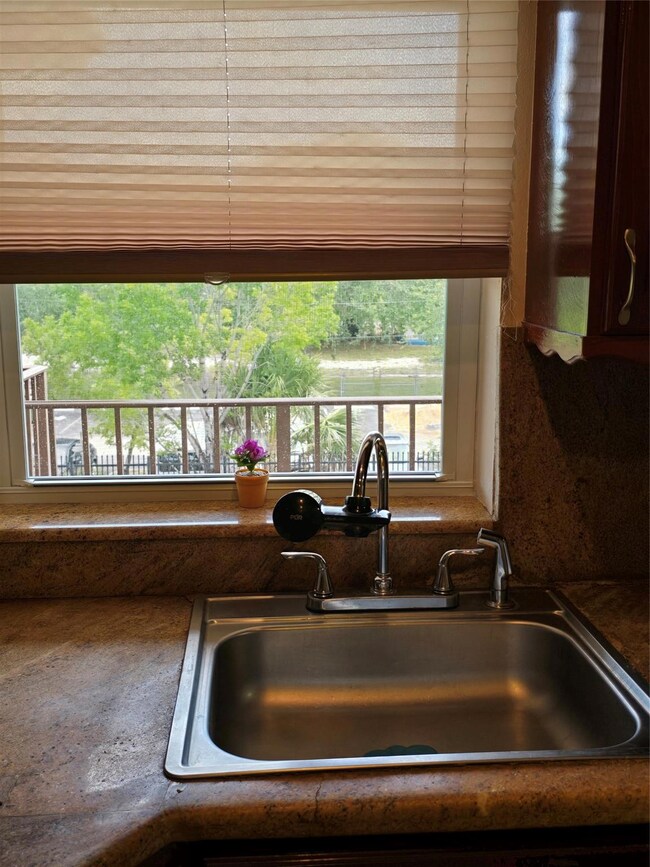 Kitchen - view 4