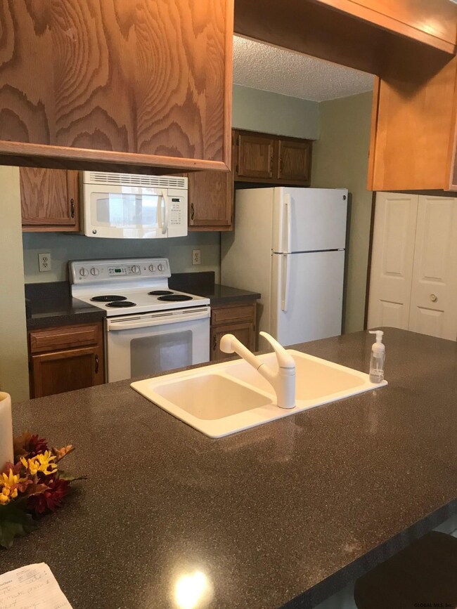 414 Hampton Place Blvd, Troy, NY 12180 - photo 6