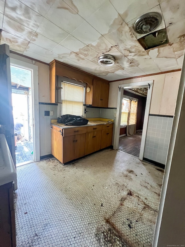 130 Wilkins Ave, Bridgeport, CT 06606 - photo 5