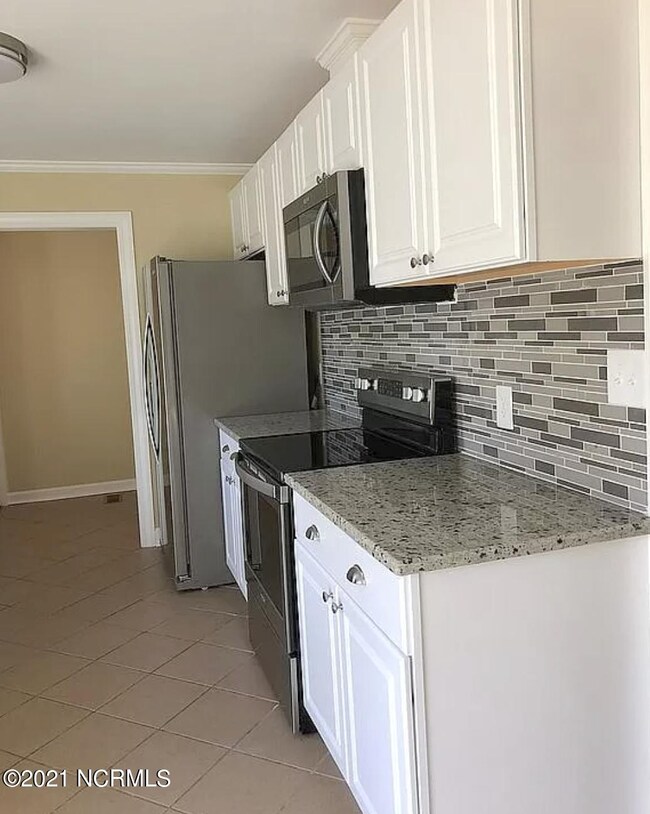 546 Chaucer Dr, Winterville, NC 28590 - photo 6