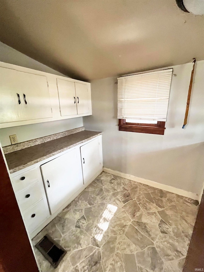 106 NE 10th St, Washington, IN 47501 - photo 7