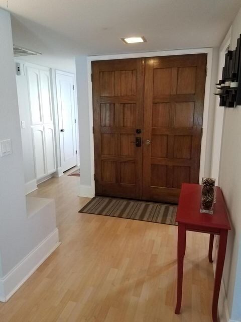 EUCLID FRT ENTRY DR-HALL