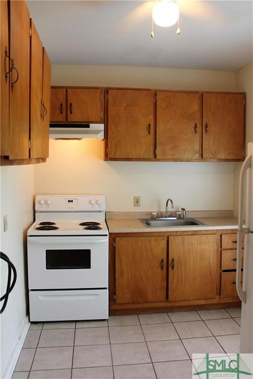 Great Kitchen and the Refrigerator Remains!