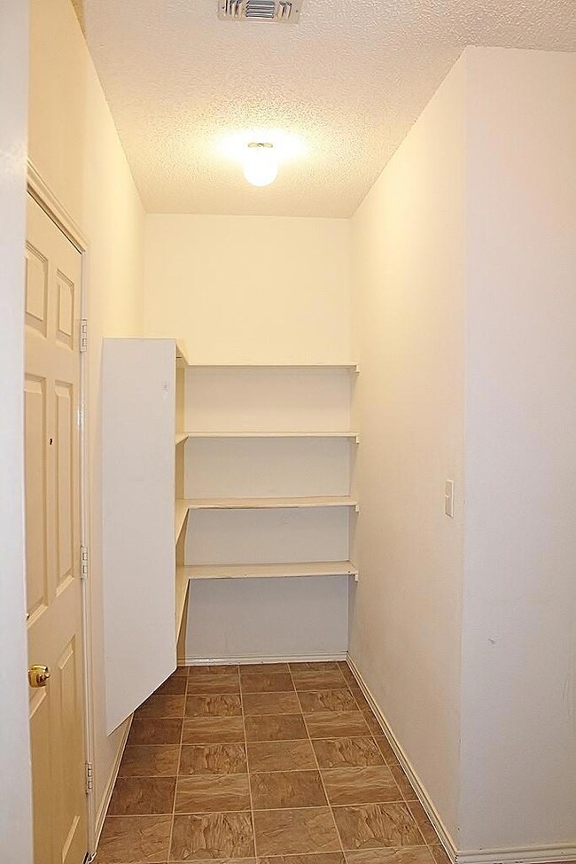 2416 Wildwood Ln, Denton, TX 76210 - photo 7