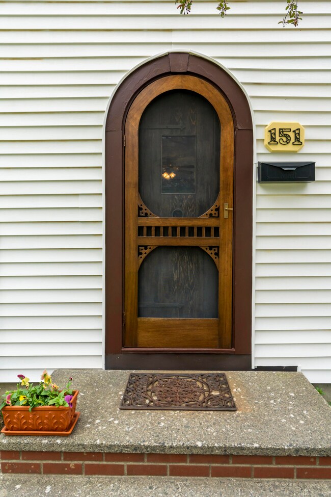 151 Lawrence St_108