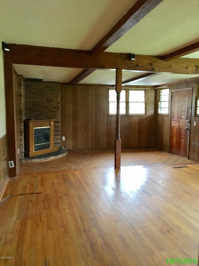 901 Barn St, Jacksonville, NC 28540 - photo 2