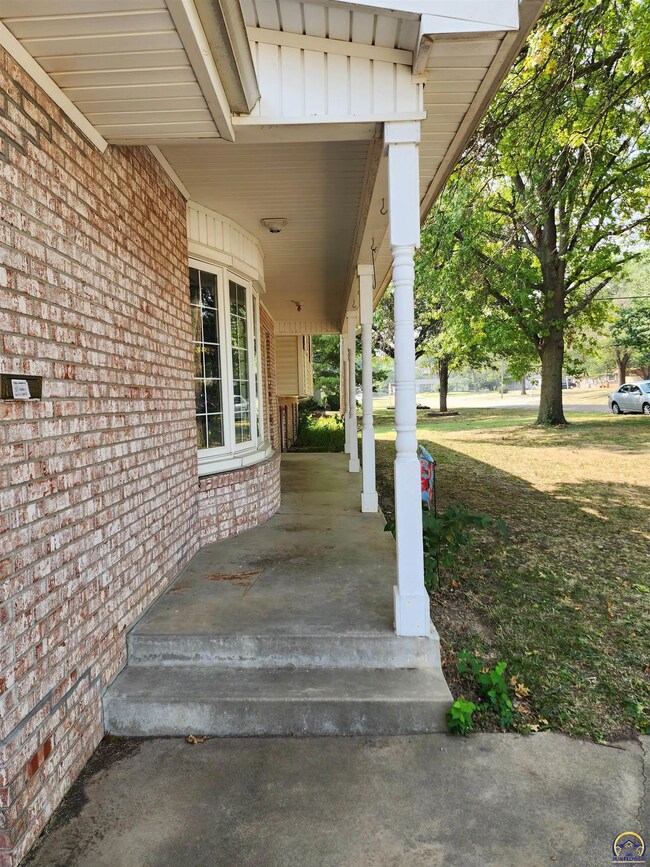 2900 SW Moundview Dr, Topeka, KS 66614 - photo 2