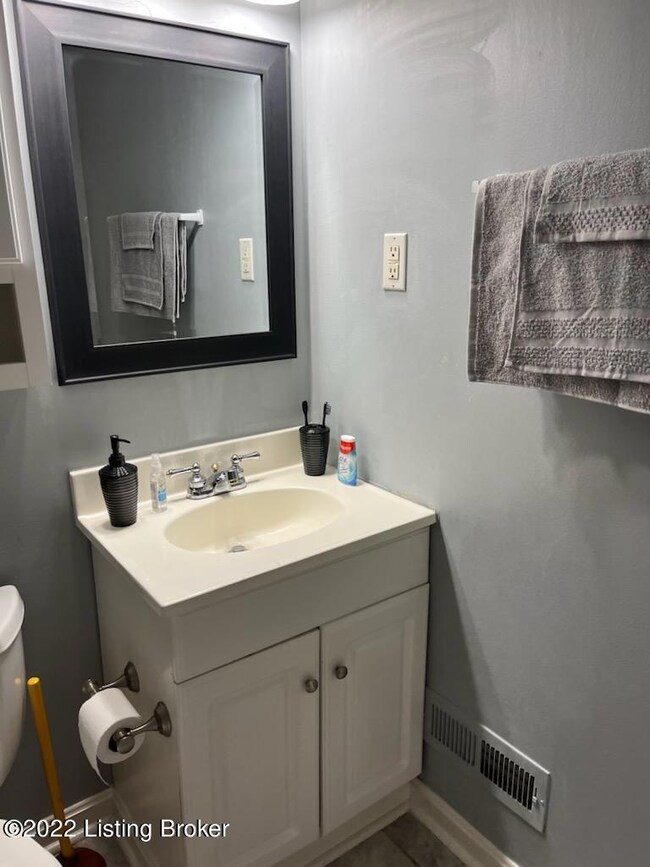 9332 Fairground Rd, Louisville, KY 40291 - photo 7