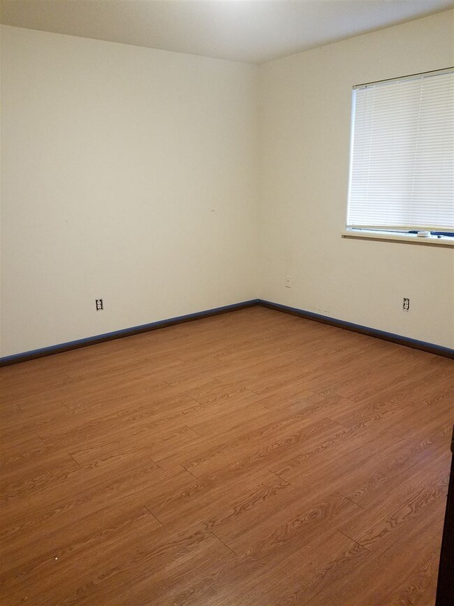 1510 Houston St, Manhattan, KS 66502 - photo 2