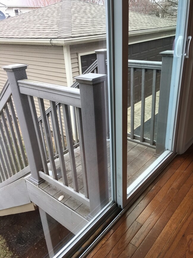 118 Del Rio Rd, Carpentersville, IL 60110 - photo 3