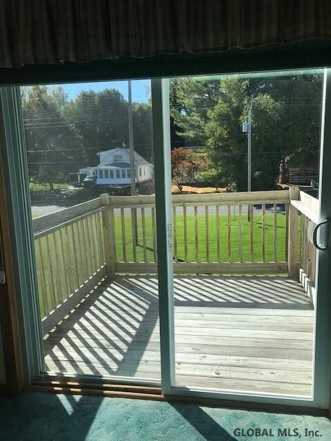 806 Cambridge Manor Dr, Schenectady, NY 12302 - photo 3