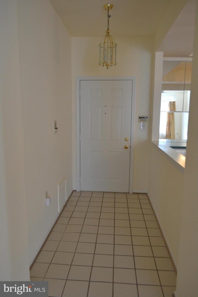 8815 Groffs Mill Dr unit 8815, Owings Mills, MD 21117 - photo 6