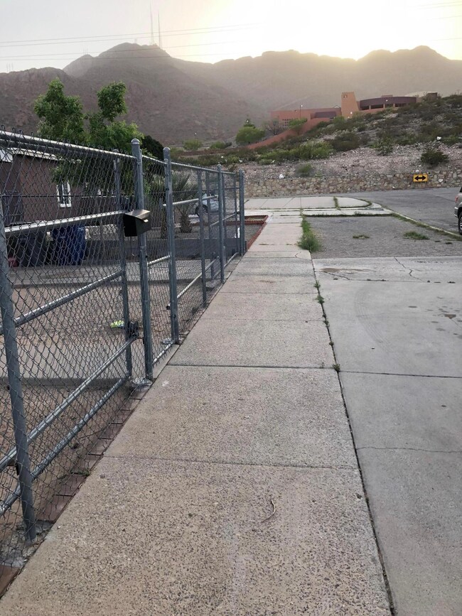 2504 Mountain Ave, El Paso, TX 79930 - photo 5