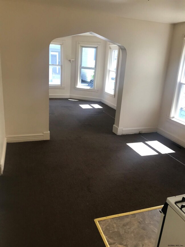 15 Moyston St, Schenectady, NY 12307 - photo 5