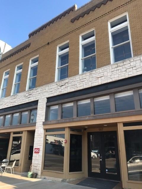 507-509 W Main St unit 201, Denison, TX 75020 - photo 2