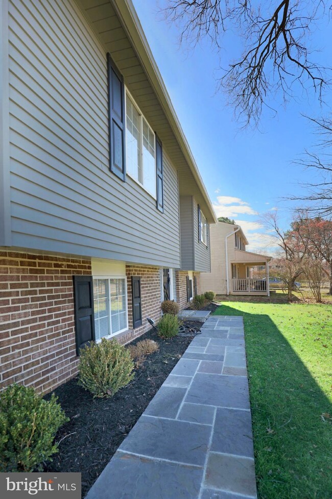 4310 Rolling Stone Way, Alexandria, VA 22306 - photo 4