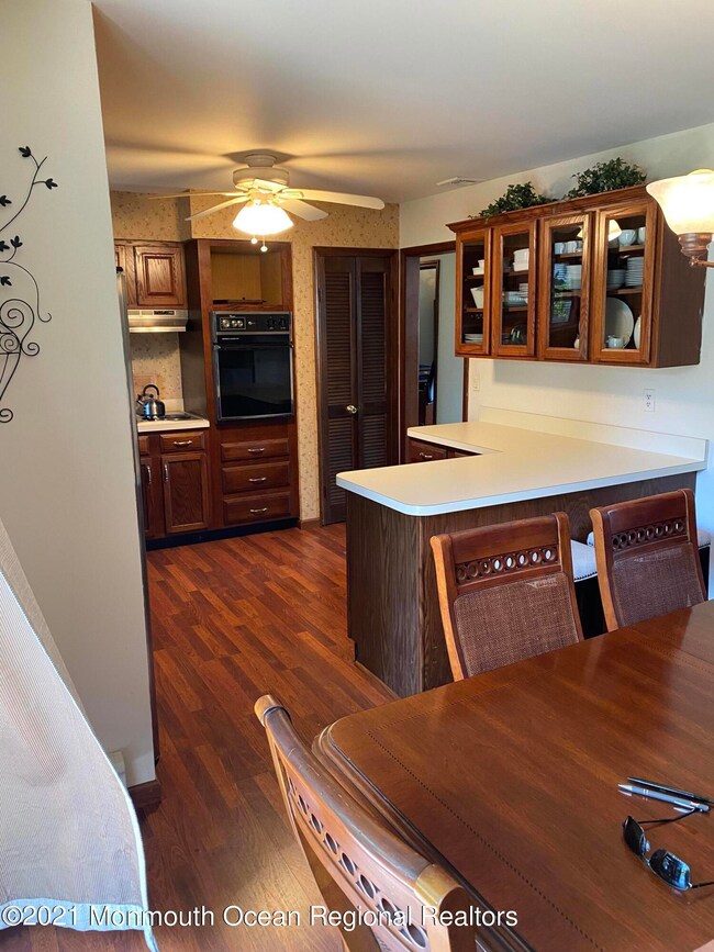 1208 P - Kitchen 2