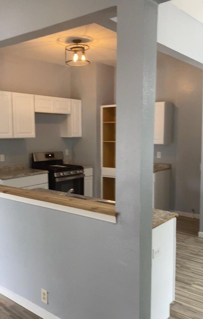 1019 W Walker St, Denison, TX 75020 - photo 4