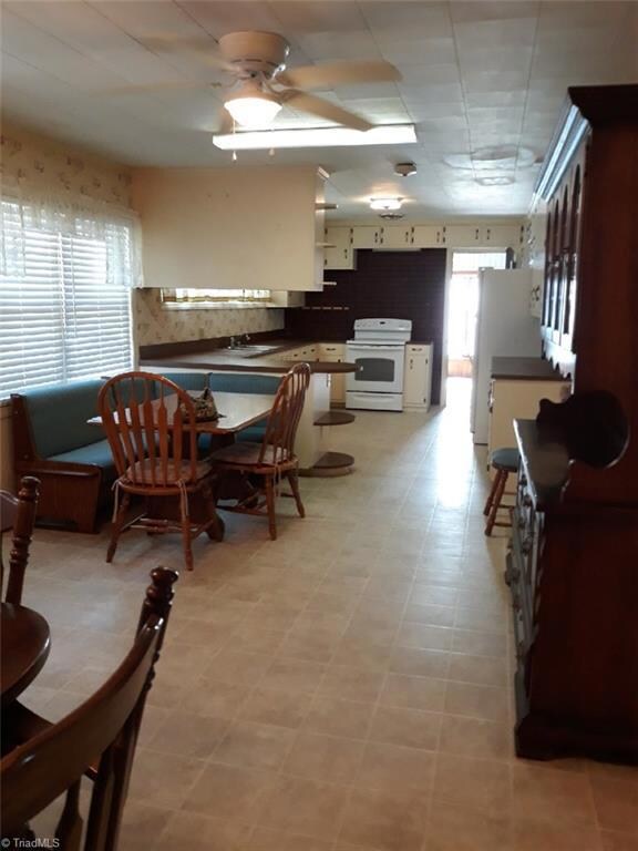 1439 Jackson Lake Rd, High Point, NC 27263 - photo 4