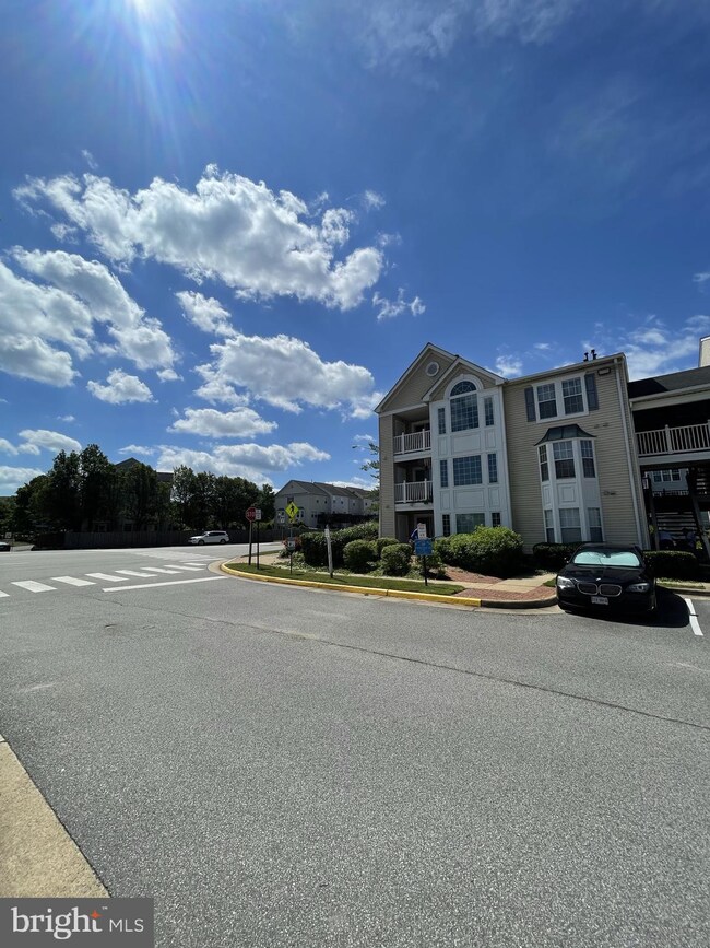 8301 Bluebird Way unit 8301L, Lorton, VA 22079 - photo 2