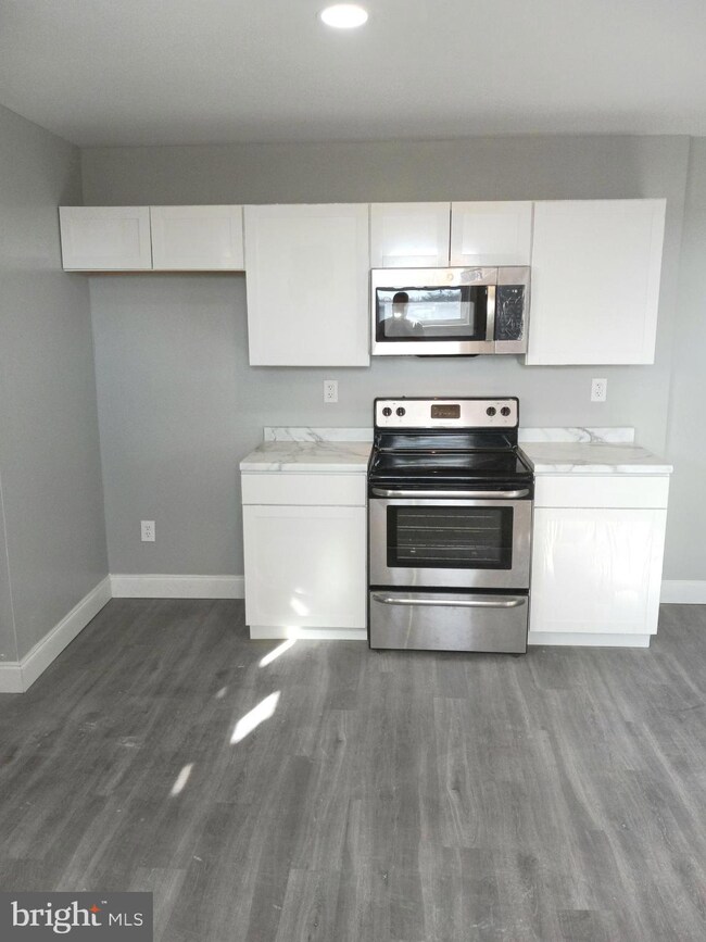 100 Lafayette Ave, Darby, PA 19023 - photo 7