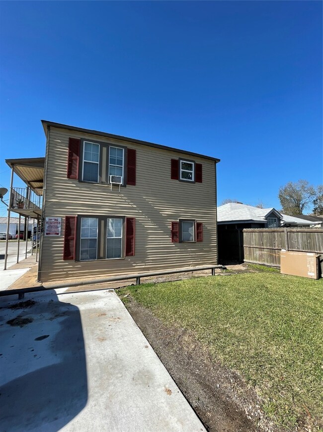 916 Jennetta St, Rosenberg, TX 77471 - photo 2