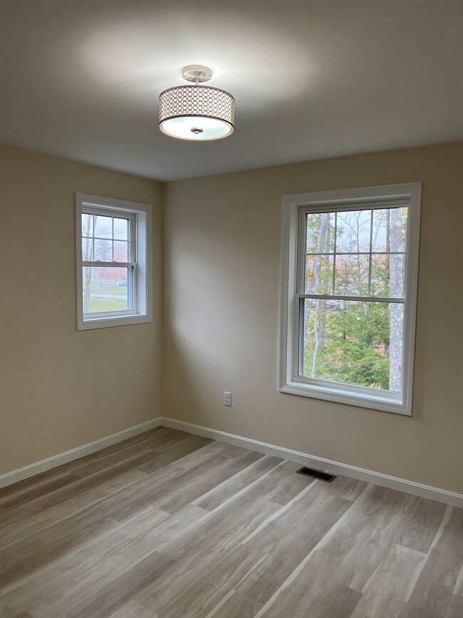 65 Ida Cir unit 310-12, Rochester, NH 03868 - photo 5