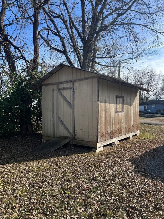 317 W Cedar St, Stilwell, OK 74960 - photo 2