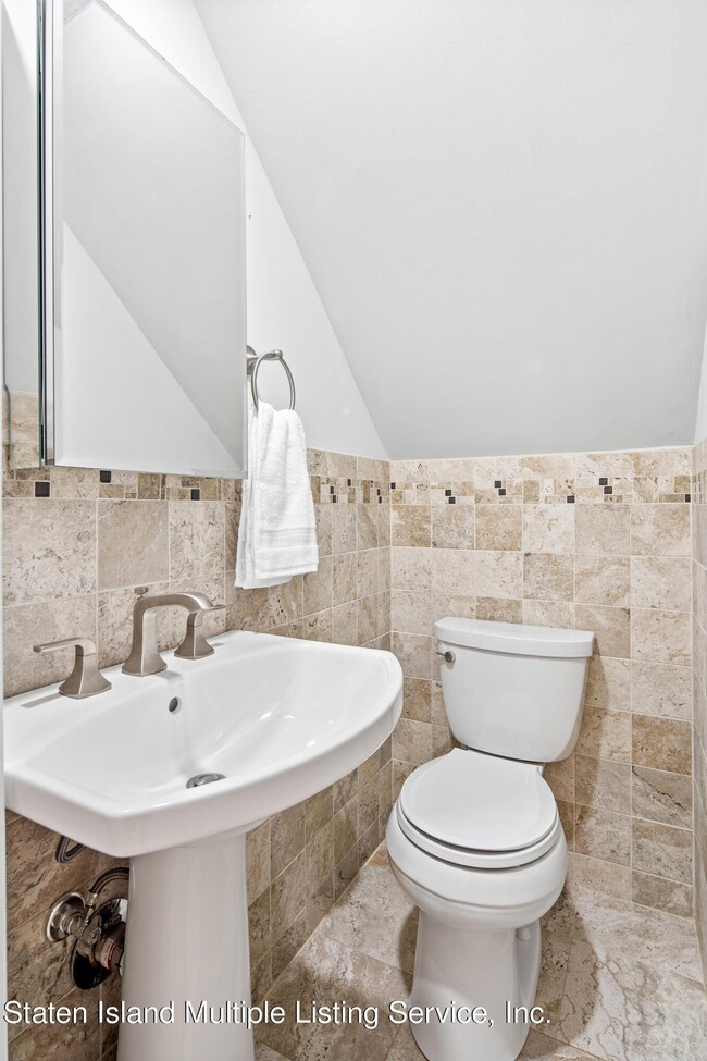 32 Croft Ct, Staten Island, NY 10306 - photo 7