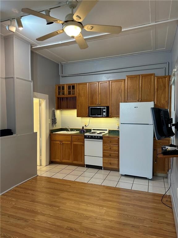 438 Wolcott Ave unit studio, Middletown, RI 02842 - photo 2