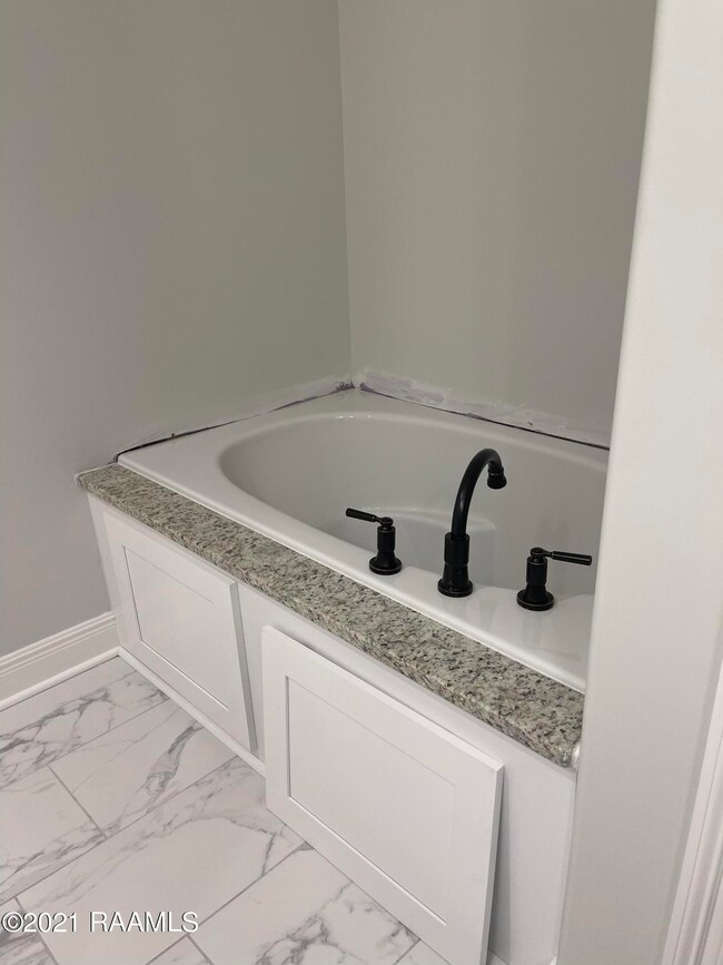 AF8C7363-70A1-4B8F-A2B3-4CD08A646343