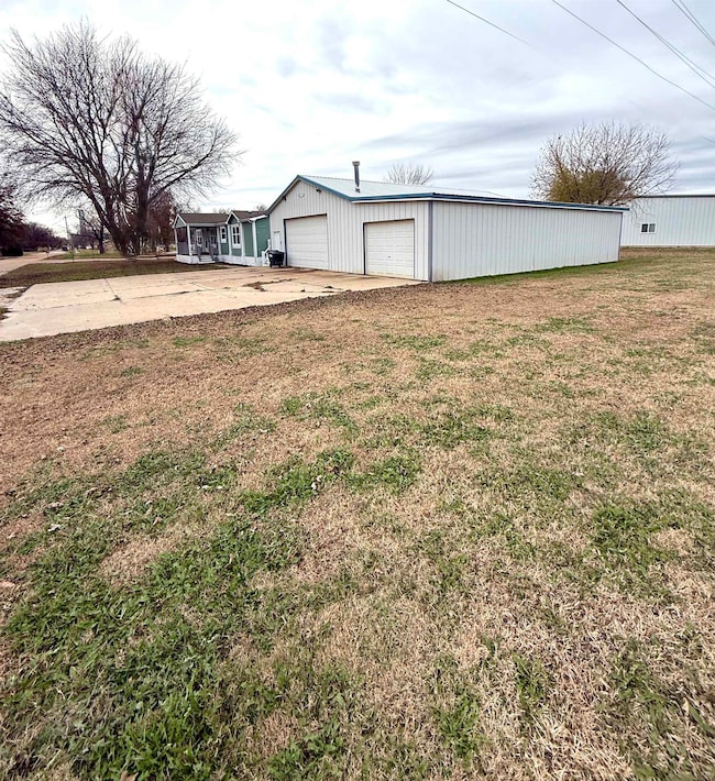 610 Ash St, Harper, KS 67058 - photo 3