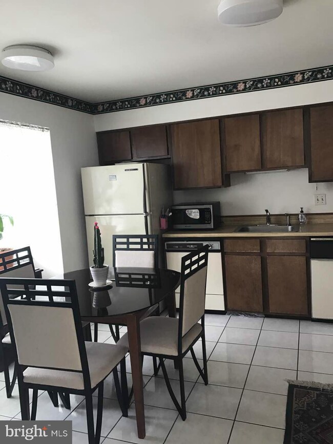 3012 Winter Pine Ct, Fairfax, VA 22031 - photo 3