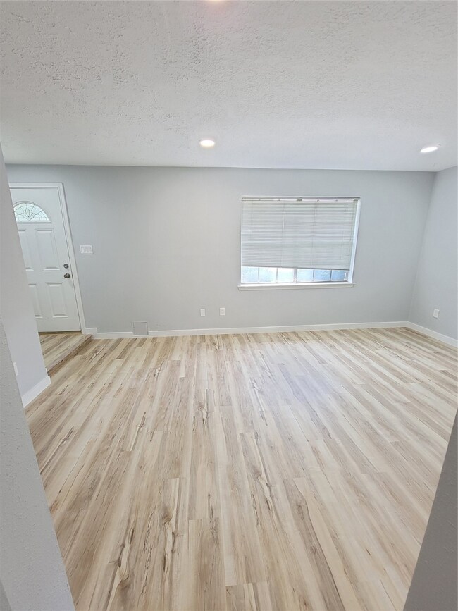 3928 Laura Leigh Unit 3928 Dr unit 3526, Friendswood, TX 77546 - photo 3