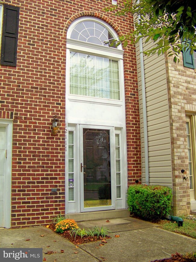 12117 Sutton Ln, Bowie, MD 20720 - photo 2