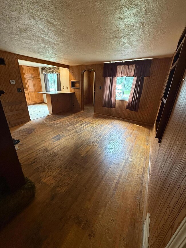 805 E Elm St, Redwood Falls, MN 56283 - photo 4