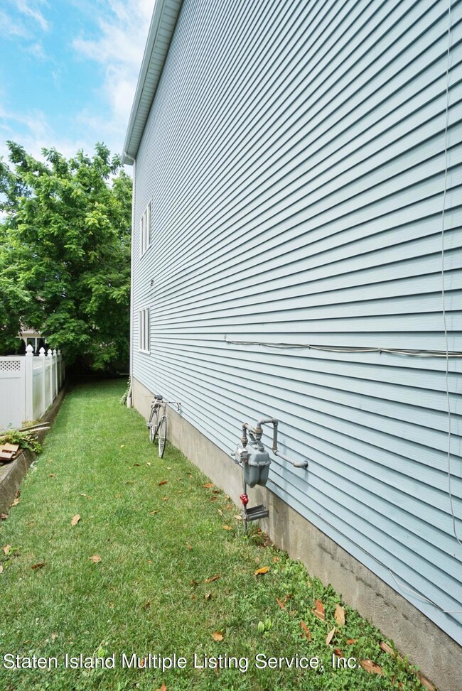 22 Bishop St, Staten Island, NY 10306 - photo 5