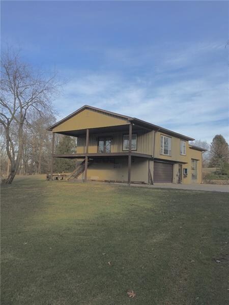 Big garage-apartment on top-new drywall, gas furna