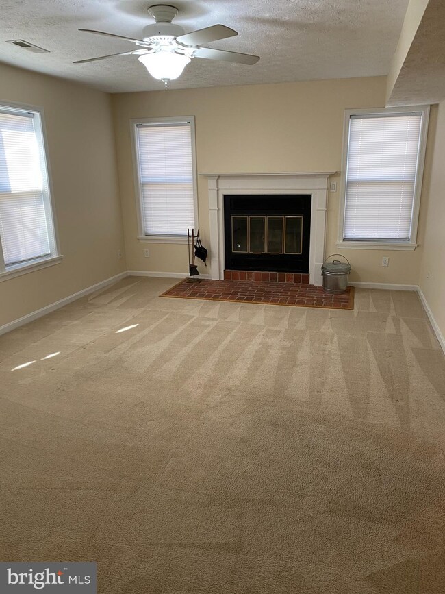 23315 White Elm Ct, California, MD 20619 - photo 2